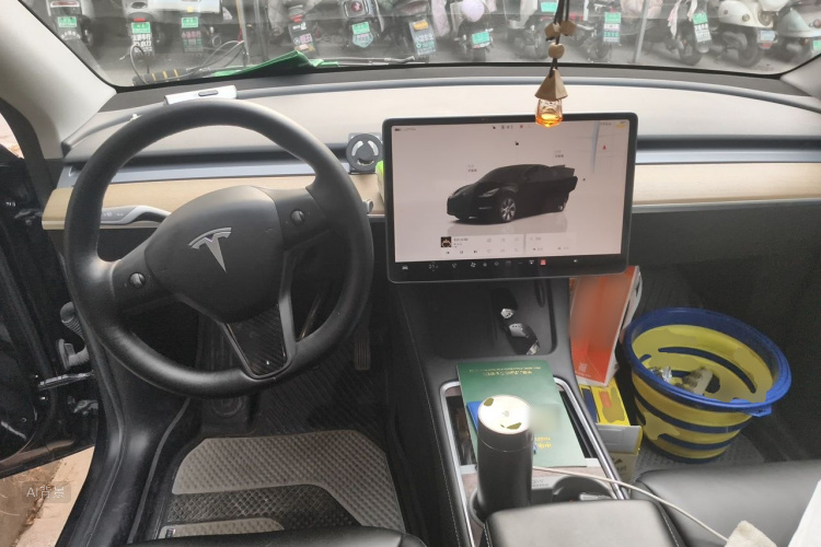 Tesla Model Y 2022 immagine di auto #11
