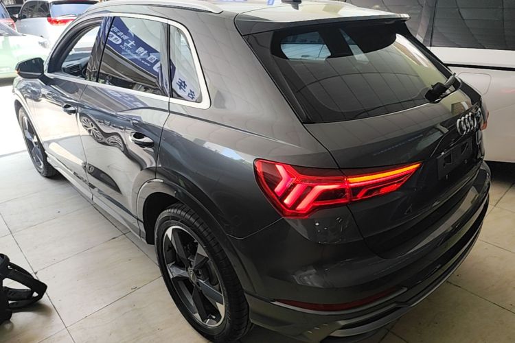 Audi Q3 2020 car image #7