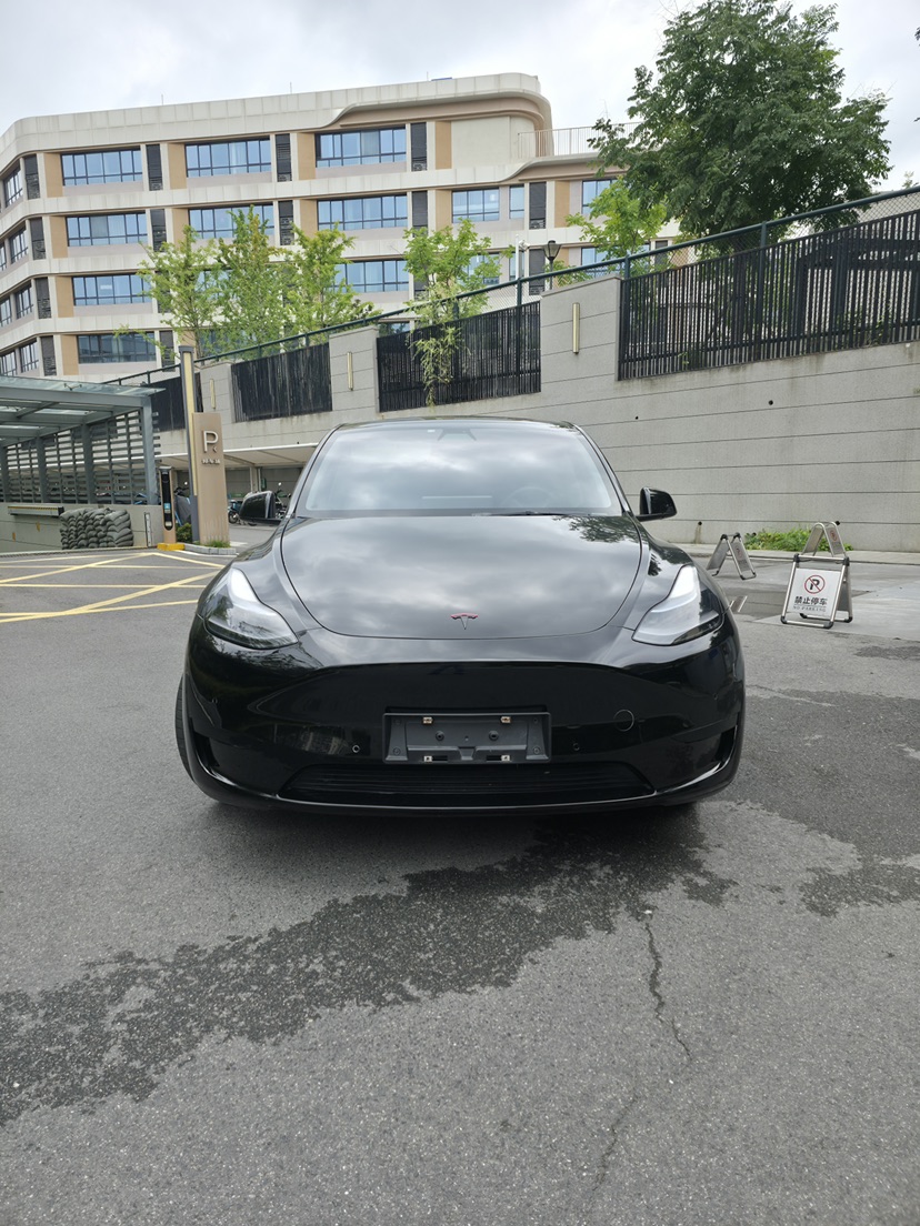 Tesla Model Y 2022 #2 Tesla Model Y 2022 car image #2