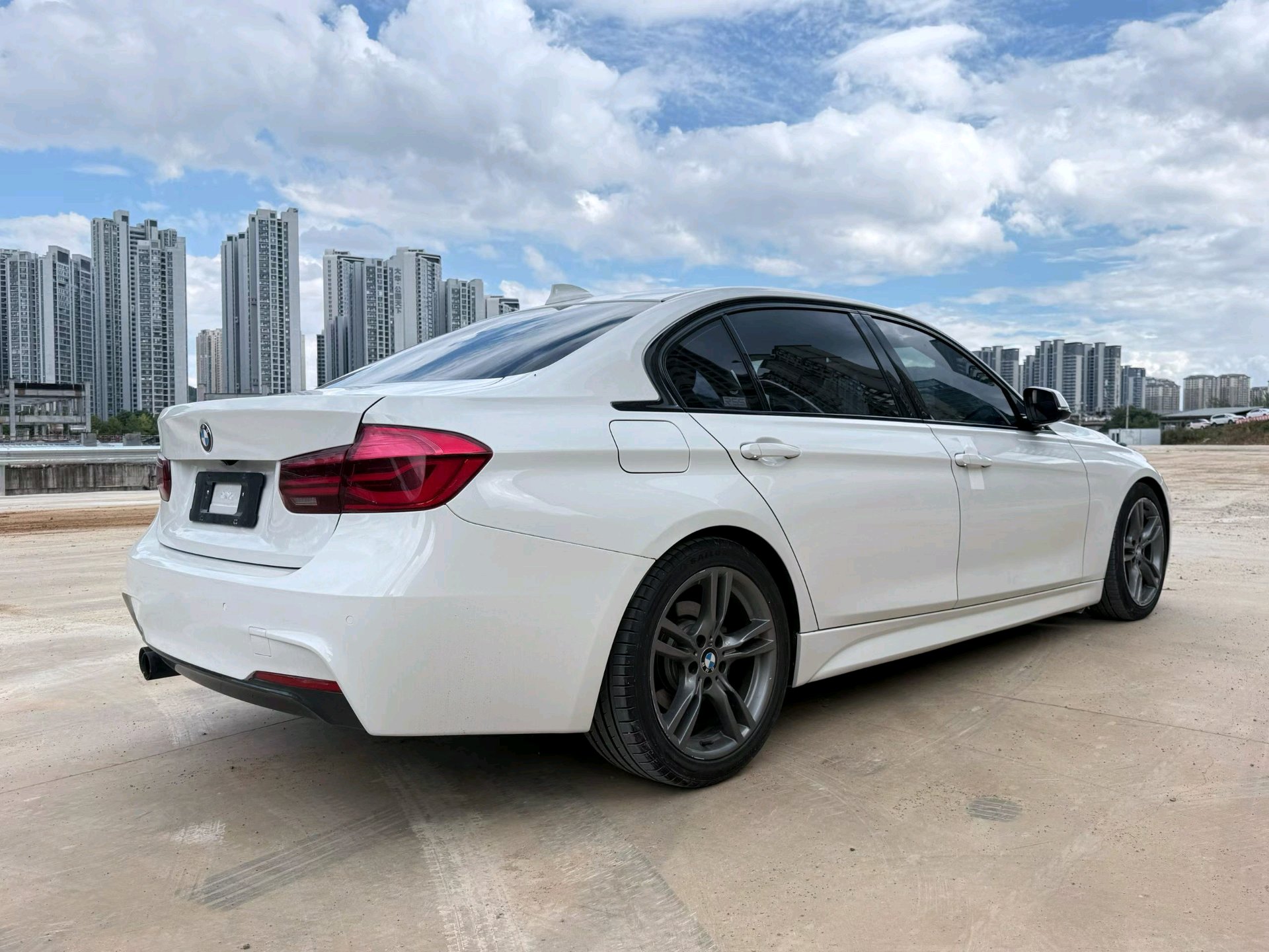 BMW 3 Series 2018 #6 BMW 3 Series 2018 car image #6