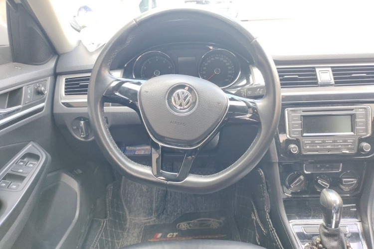 Volkswagen Bora 2016 car image #11