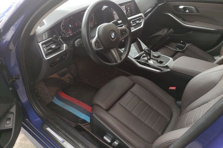 BMW 3 Series 2020 car image #19
