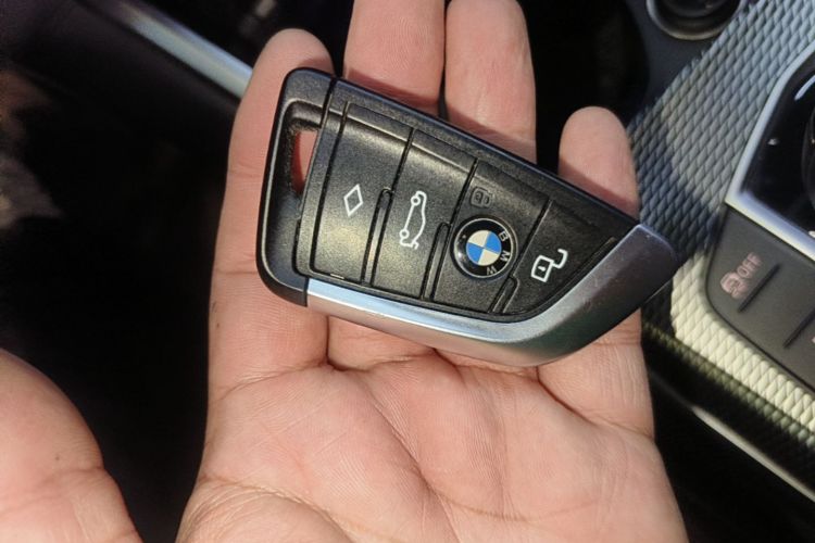 BMW 3 Series 2022 car image #14