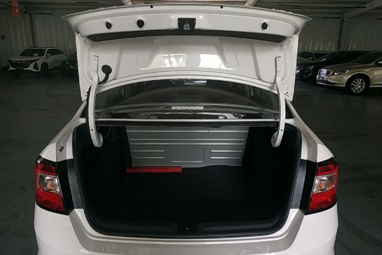 Skoda Rapid 2019 car image #19