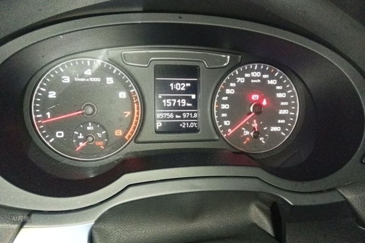 Audi Q3 2017 car image #14