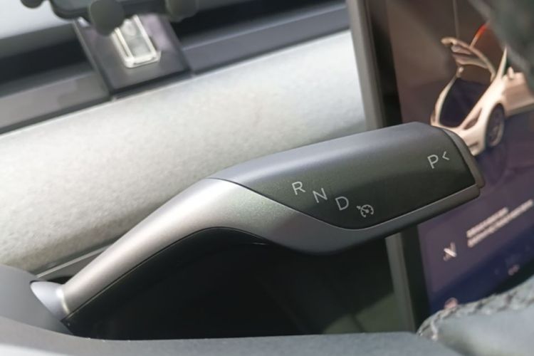 Tesla Model Y 2024 #14 Tesla Model Y 2024 car image #14