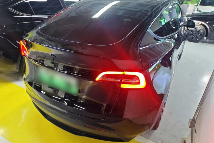 Tesla Model Y 2022 #5 Tesla Model Y 2022 car image #5