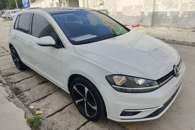 Volkswagen Golf 2018 car image #4