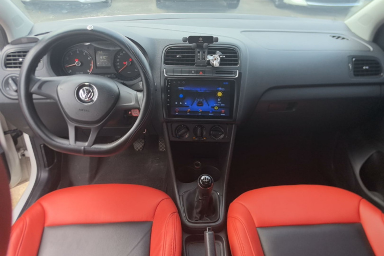 Volkswagen Polo 2014 car image #10