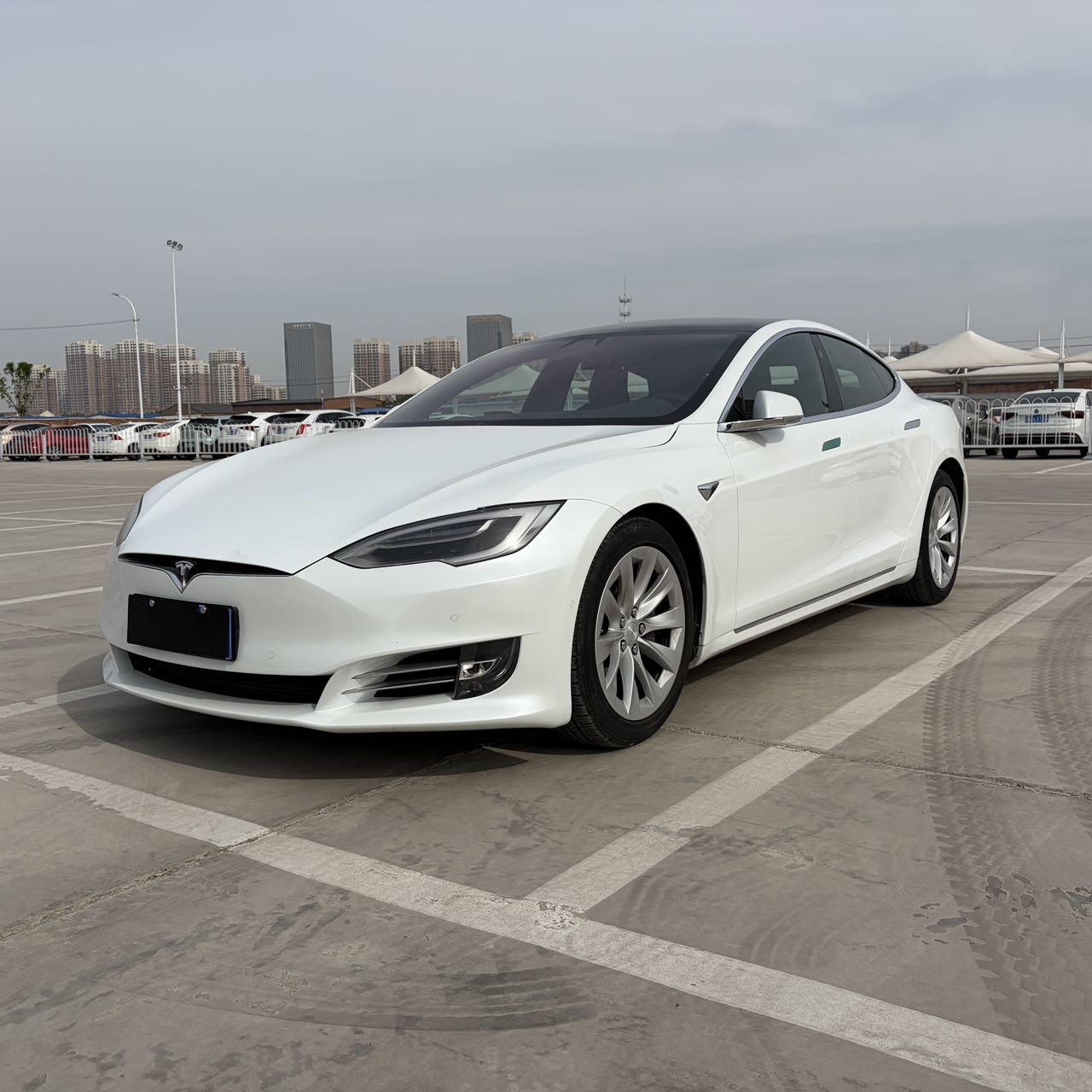Tesla Model S 2017 Tesla Model S 2017 car image