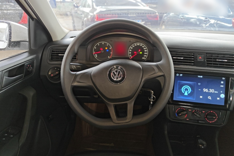 Volkswagen Santana 2016 car image #11