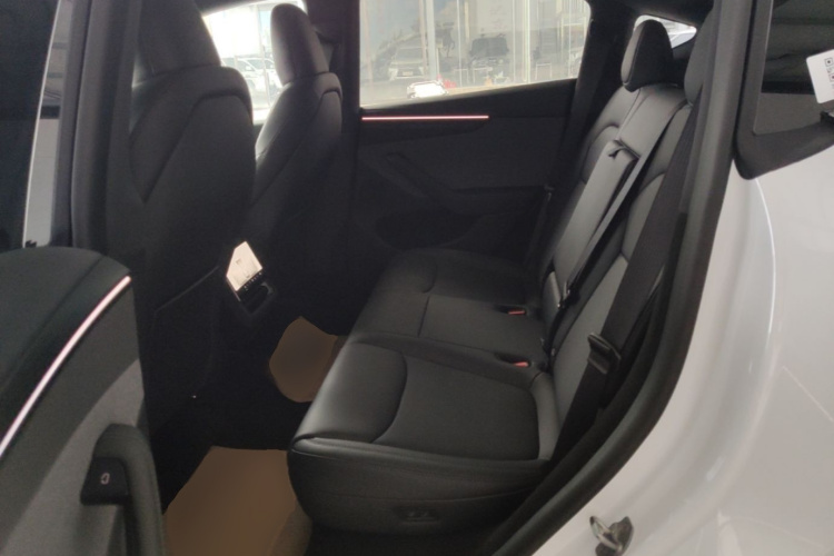 Tesla Model Y 2026 #13 Tesla Model Y 2026 car image #13