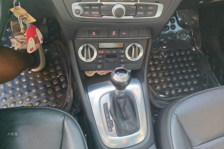 Audi Q3 2016 car image #16