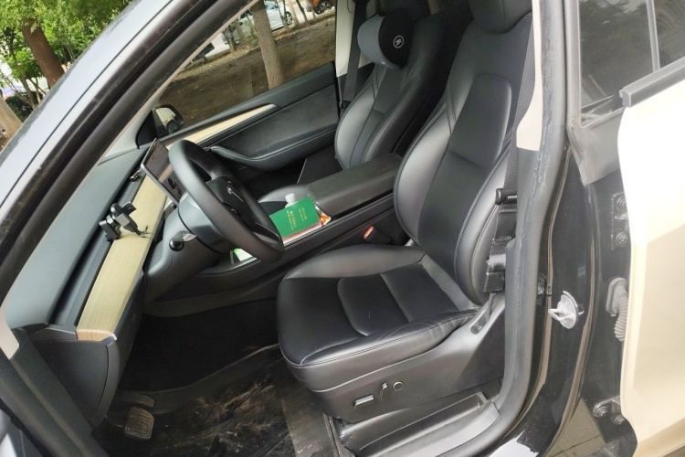 Tesla Model Y 2023 #19 Tesla Model Y 2023 car image #19