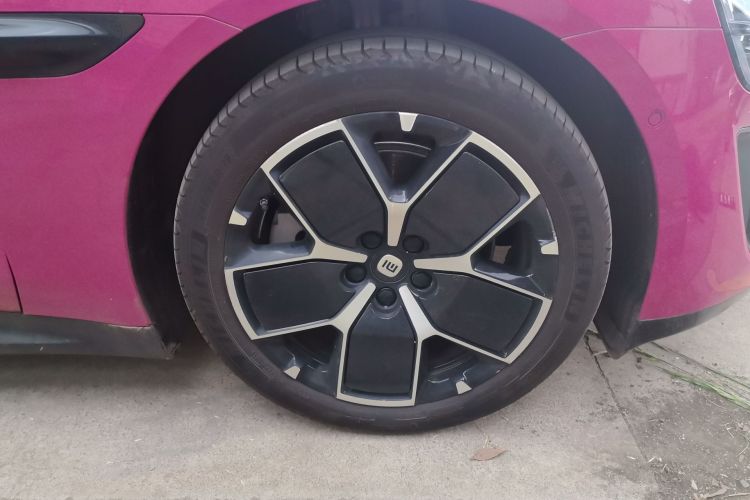 MI SU7 2025 immagine di auto #9
