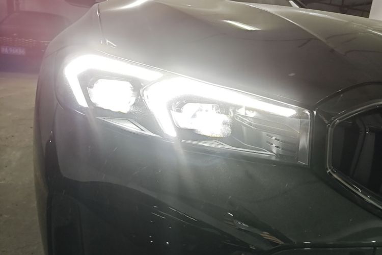 BMW 3 Series 2025 #8 BMW 3 Series 2025 car image #8