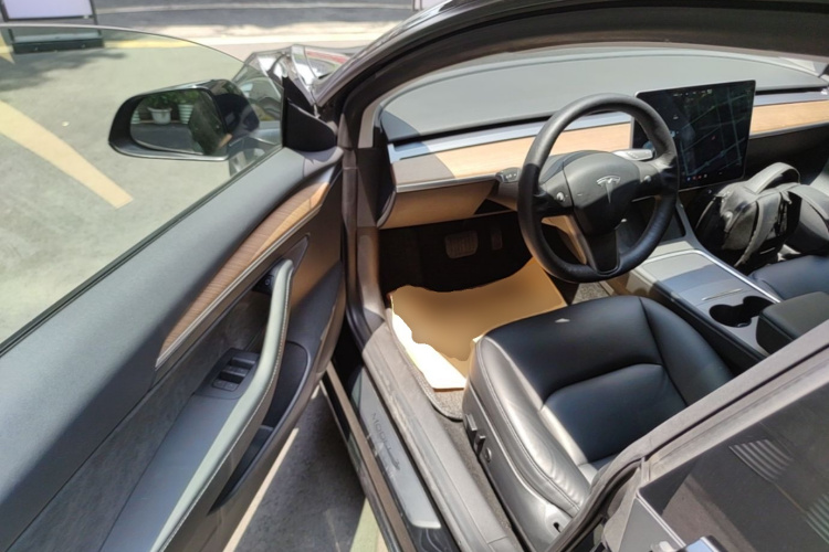 Tesla Model 3 2021 car image #16