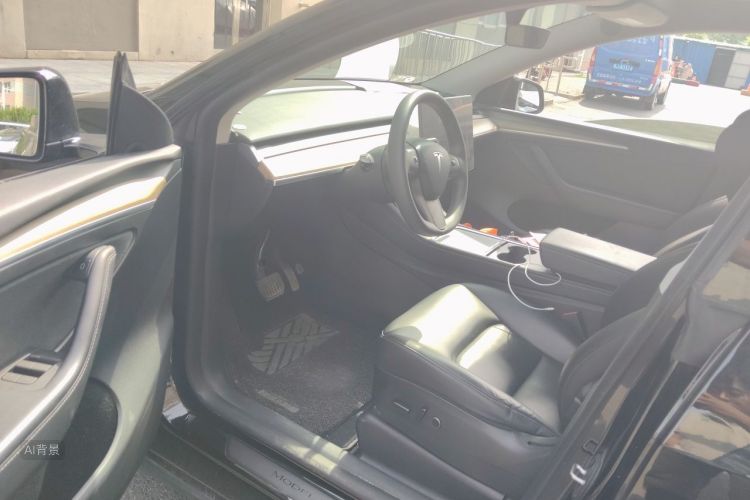 Tesla Model Y 2023 car image #18
