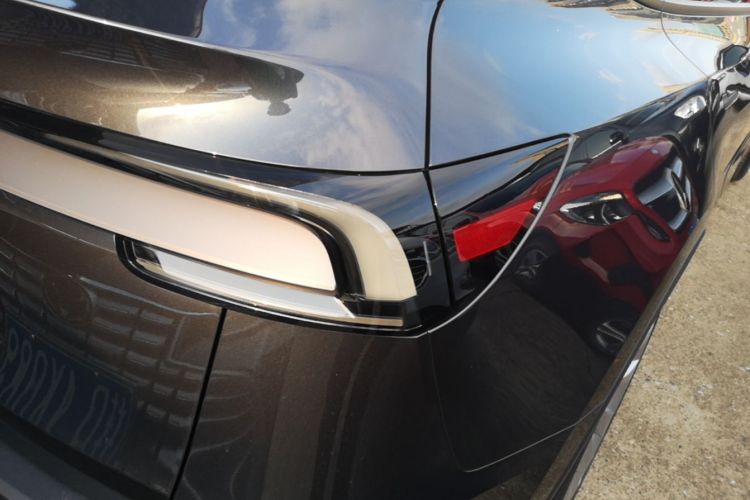 Tesla Model Y 2025 #8 Tesla Model Y 2025 car image #8
