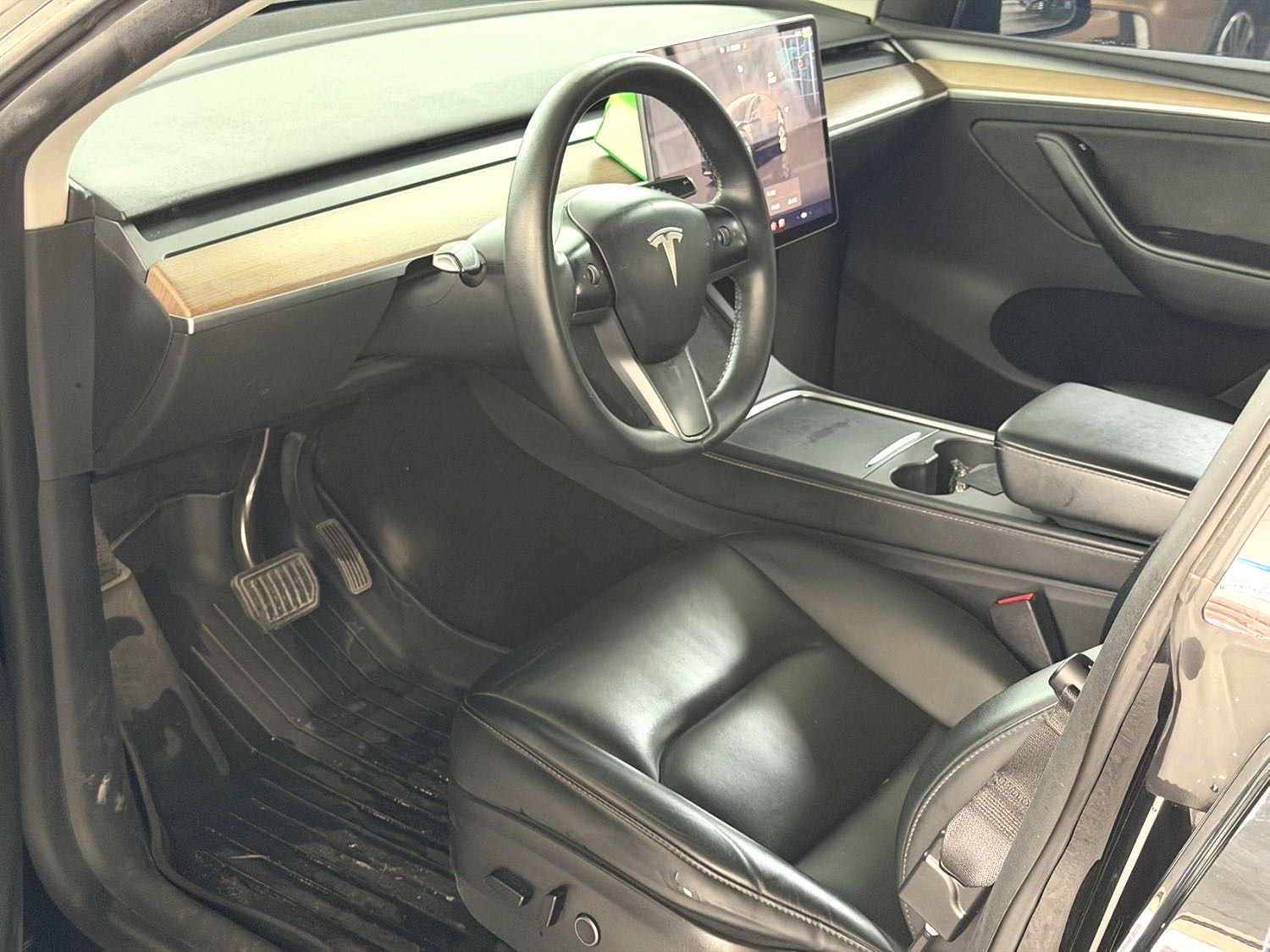 Tesla Model Y 2022 #4 Tesla Model Y 2022 car image #4