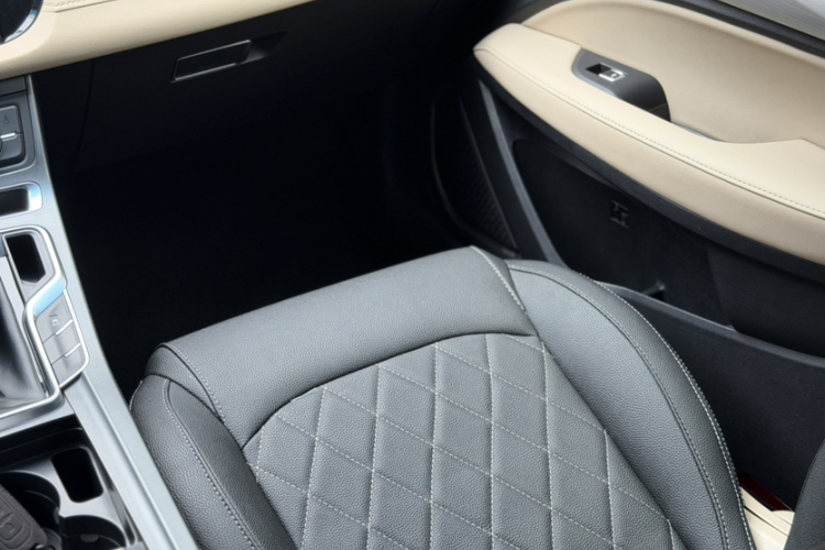 GEELY Emgrand 2019 #20 GEELY Emgrand 2019 car image #20