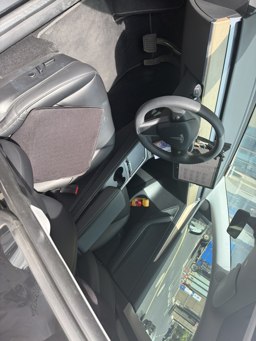 Tesla Model Y 2023 #5 Tesla Model Y 2023 car image #5