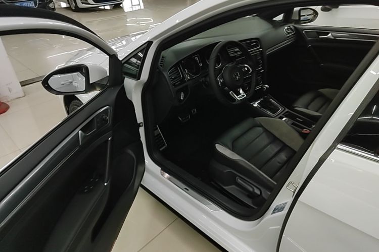 Volkswagen Golf 2018 car image #16