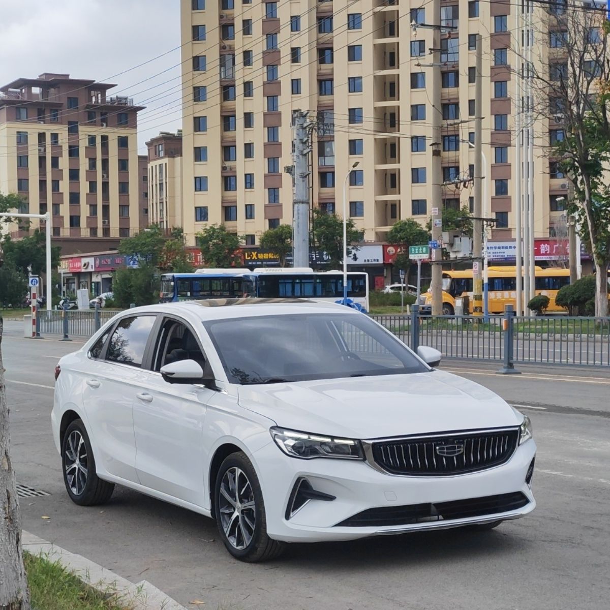 GEELY Emgrand 2024 car image #3