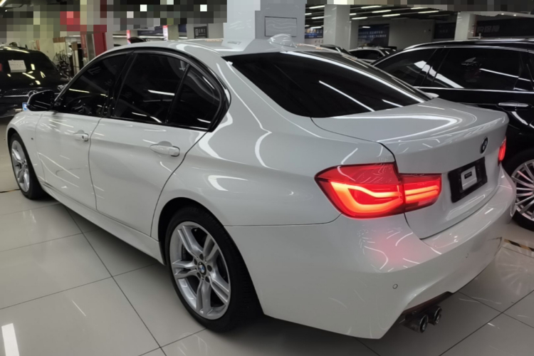 BMW 3 Series 2019 #5 BMW 3 Series 2019 car image #5