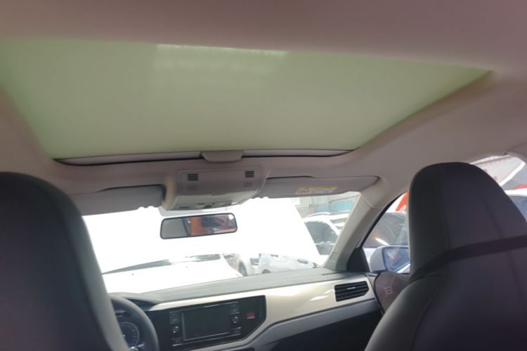 Volkswagen Polo 2019 car image #18