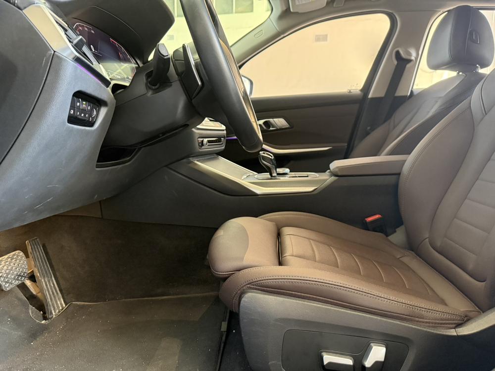BMW 3 Series 2019 car image #20