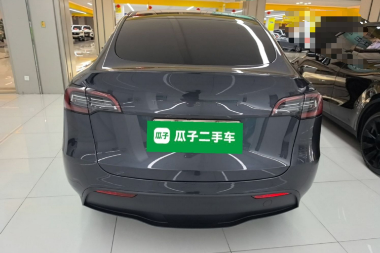Tesla Model Y 2024 #6 Tesla Model Y 2024 car image #6