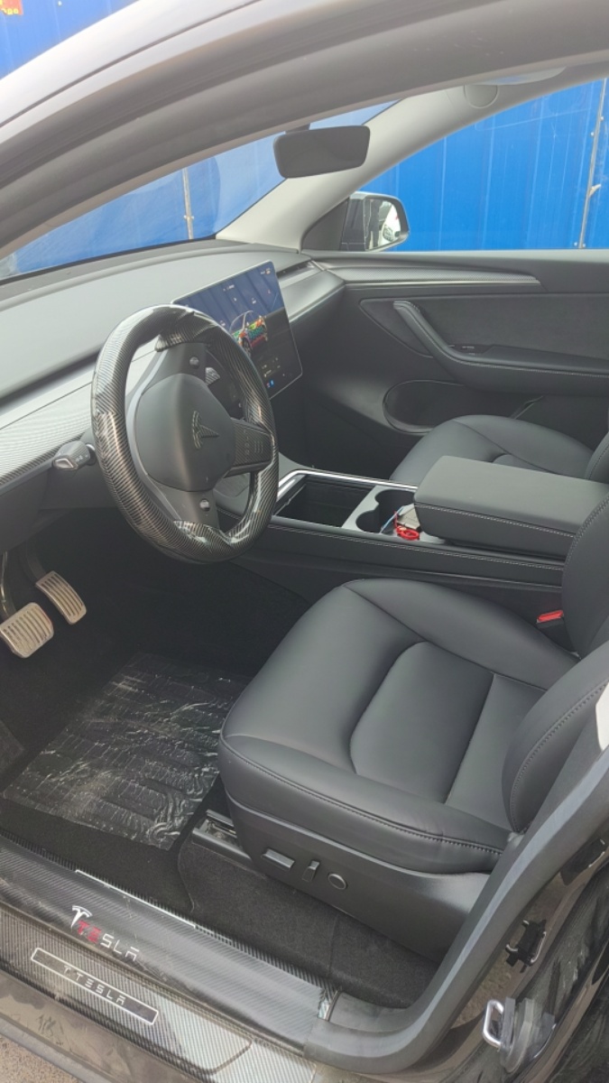 Tesla Model Y 2023 صورة سيارة #2