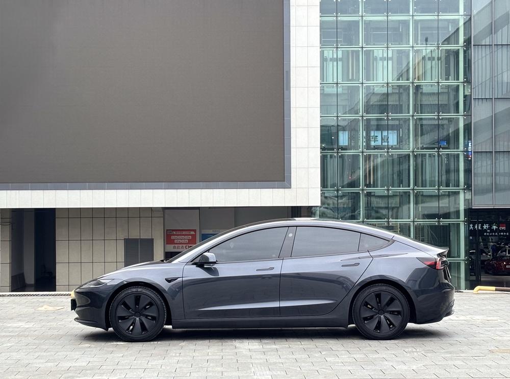Tesla Model 3 2025 car image #3