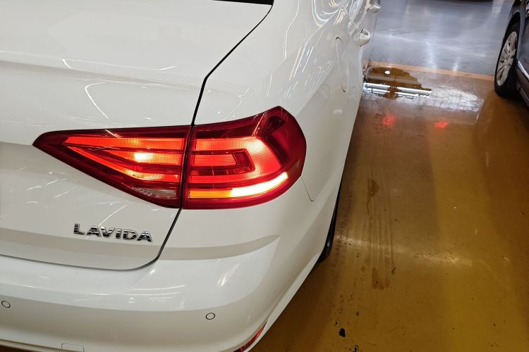 Volkswagen Lavida 2016 car image #8