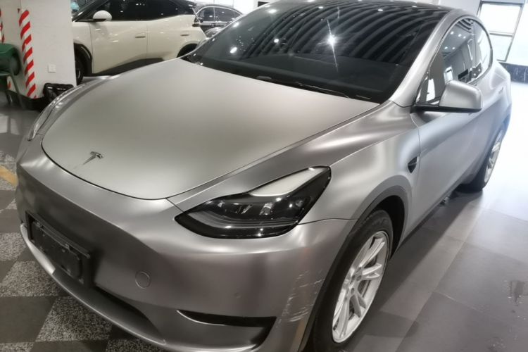 Tesla Model Y 2022 car image #2
