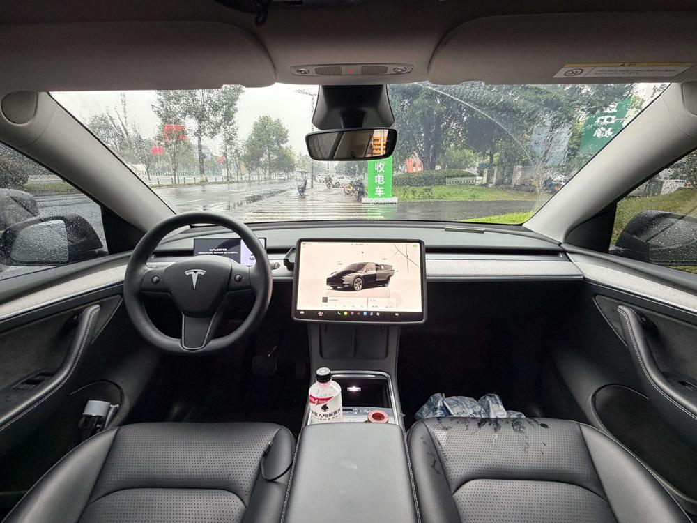 Tesla Model Y 2024 car image #8