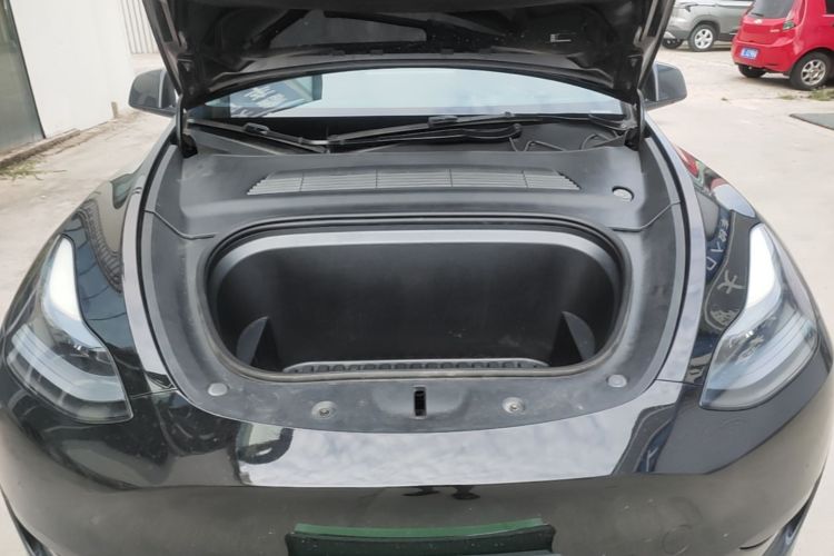 Tesla Model Y 2023 car image #20