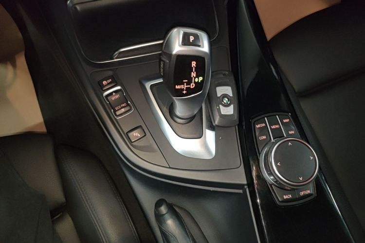 BMW 3 Series 2019 #14 BMW 3 Series 2019 car image #14