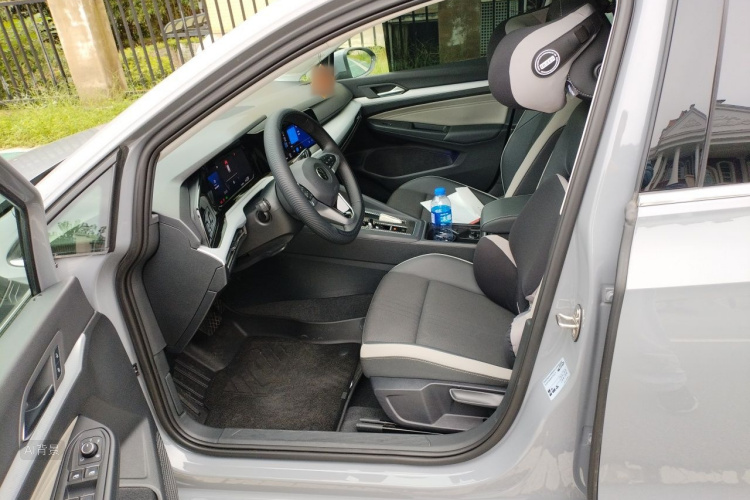 Volkswagen Golf 2024 car image #17