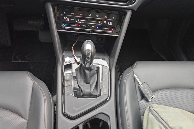 Volkswagen Tharu 2021 car image #14