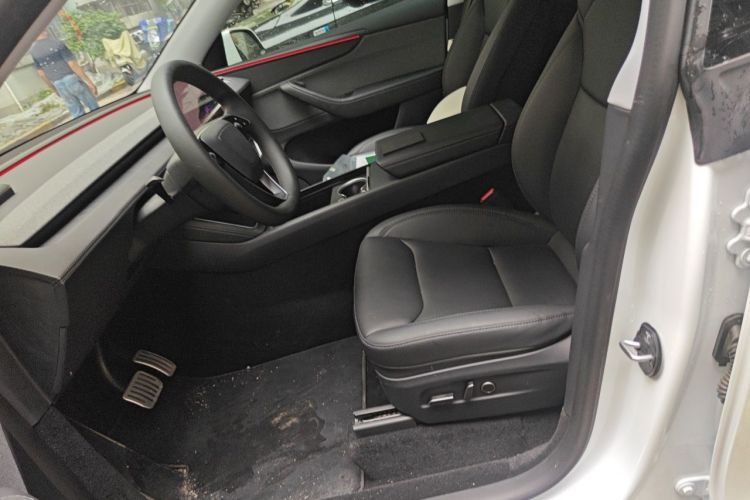 Tesla Model Y 2025 #15 Tesla Model Y 2025 car image #15