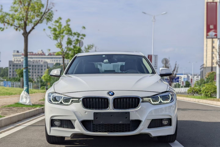 BMW 3 Series 2018 #3 BMW 3 Series 2018 car image #3