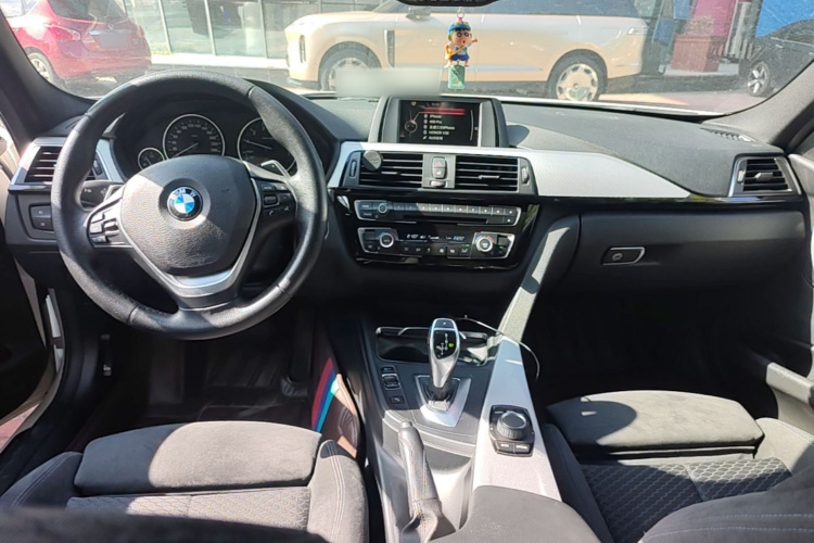 BMW 3 Series 2017 car image #10