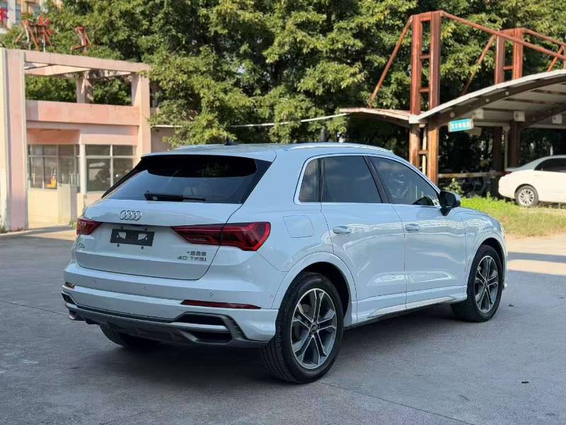 Audi Q3 2022 car image #9