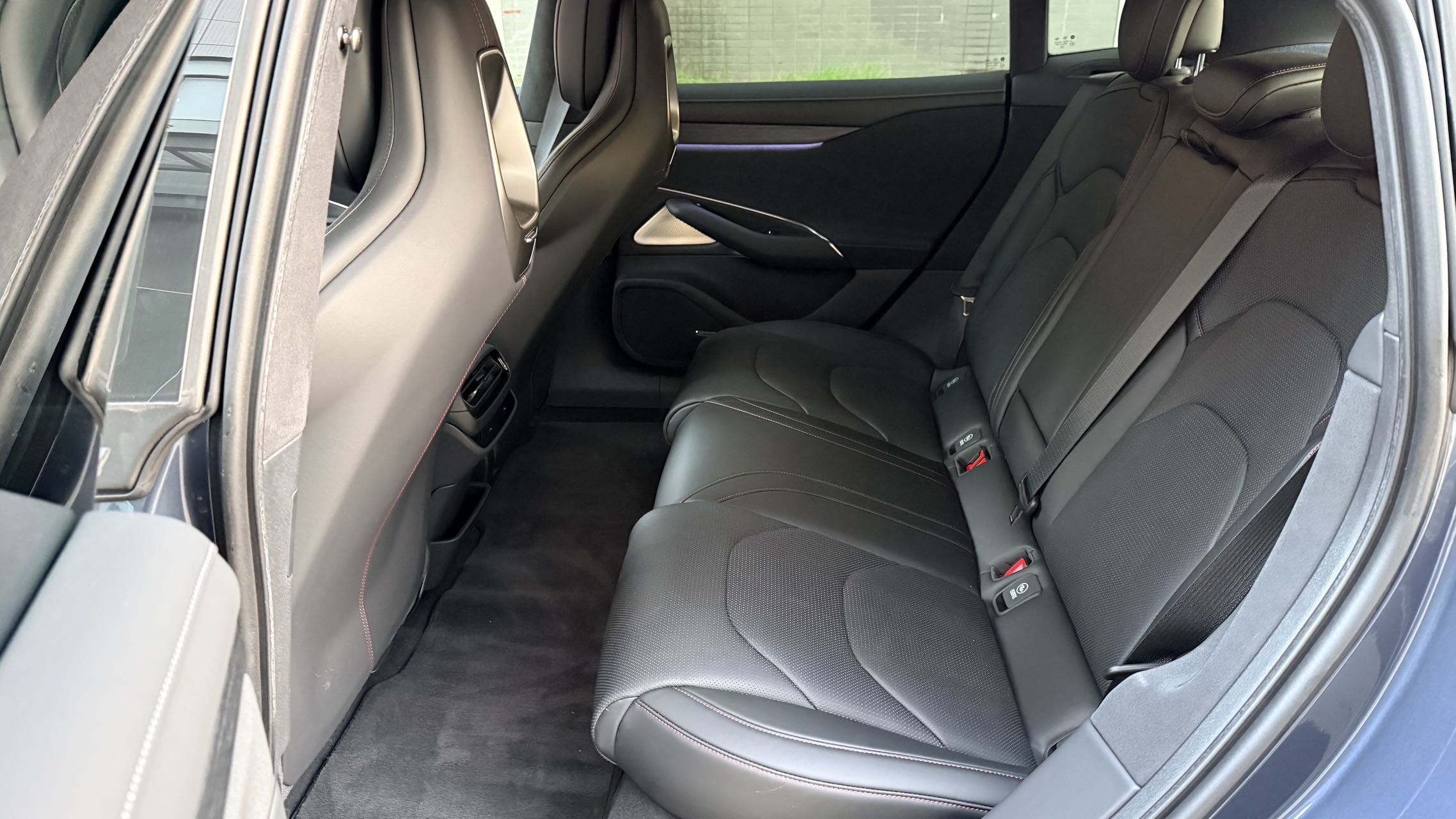 MI SU7 2024 immagine di auto #9