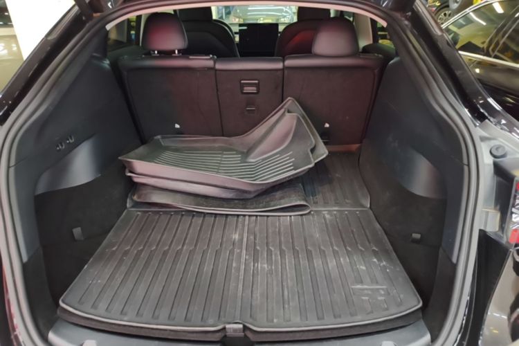 Tesla Model Y 2022 car image #21