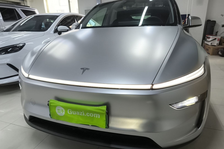 Tesla Model Y 2025 imagen de coche #3