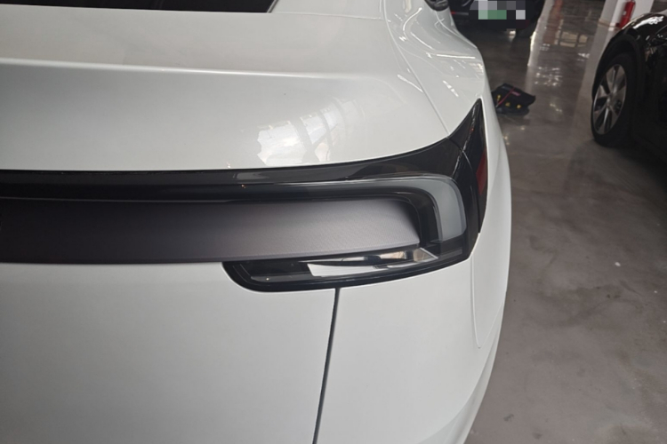 Tesla Model Y 2025 car image #8