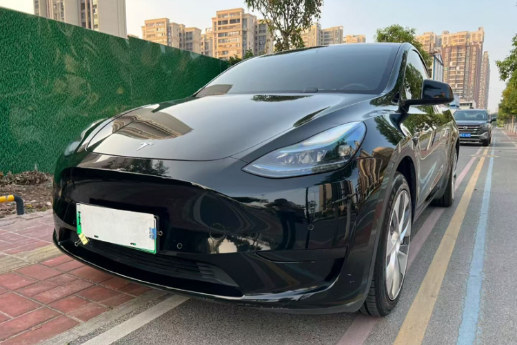 Tesla Model Y 2023 #2 Tesla Model Y 2023 car image #2